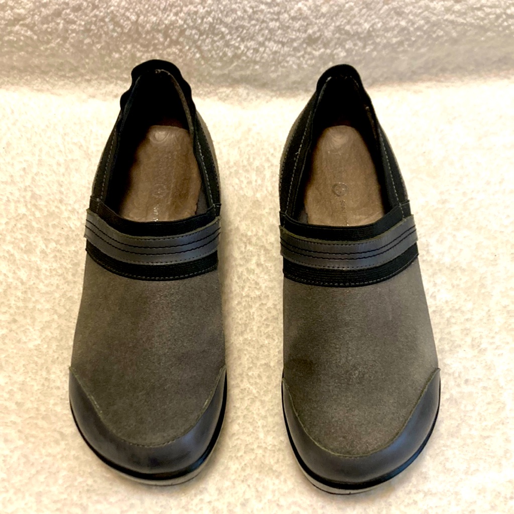 Jambu Leather Upper Clogs